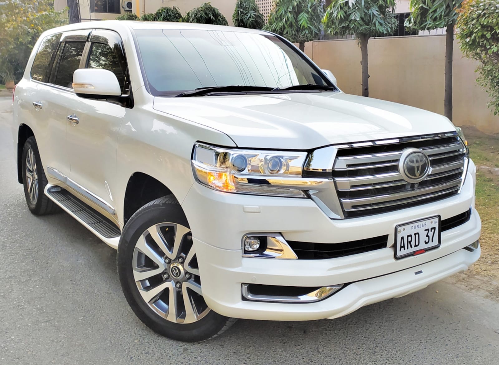 Toyota Land Cruiser ZX 2018 Model - Car Zone